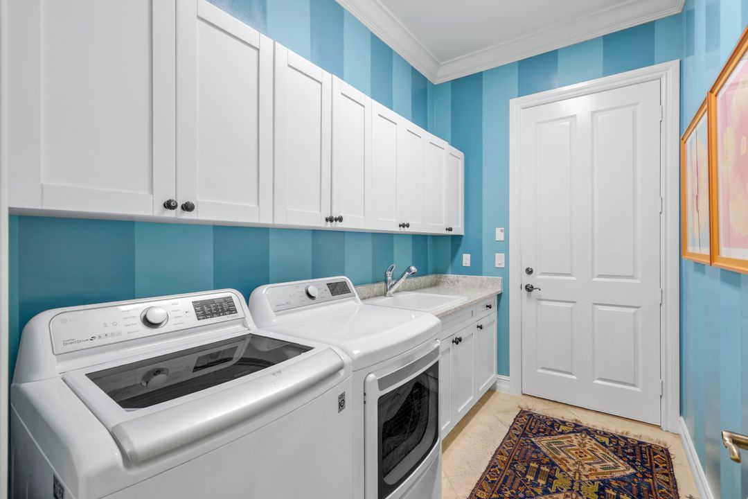 6477 Costa Cir, Naples, FL 34113