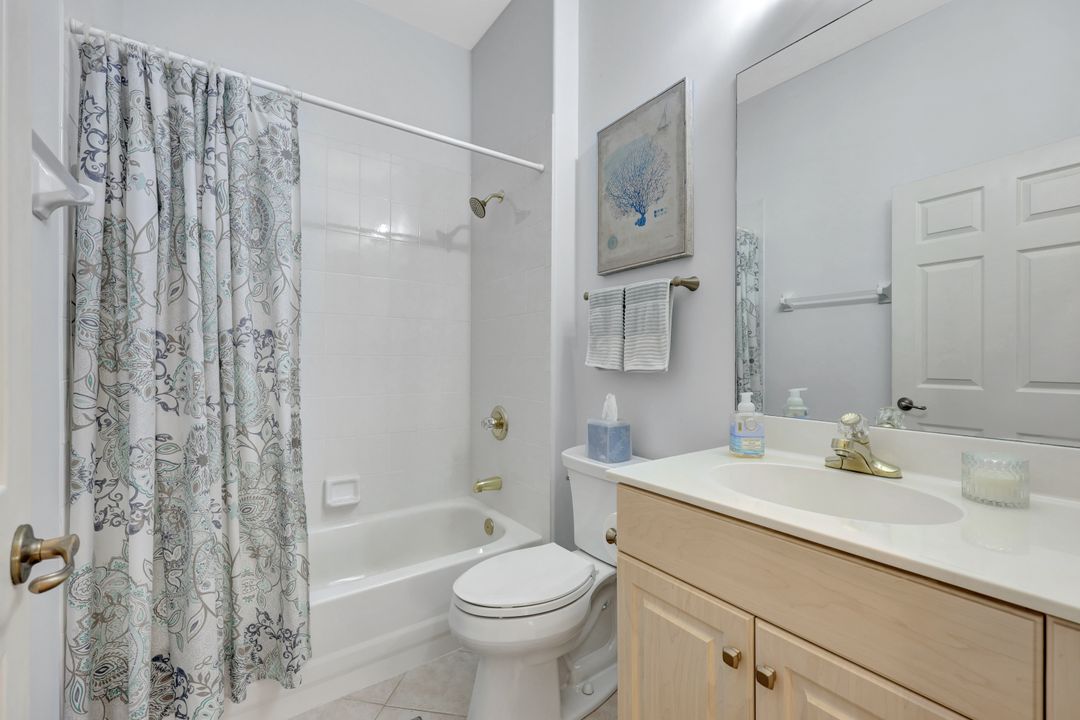 689 Vintage Reserve Cir #15D, Naples, FL 34119