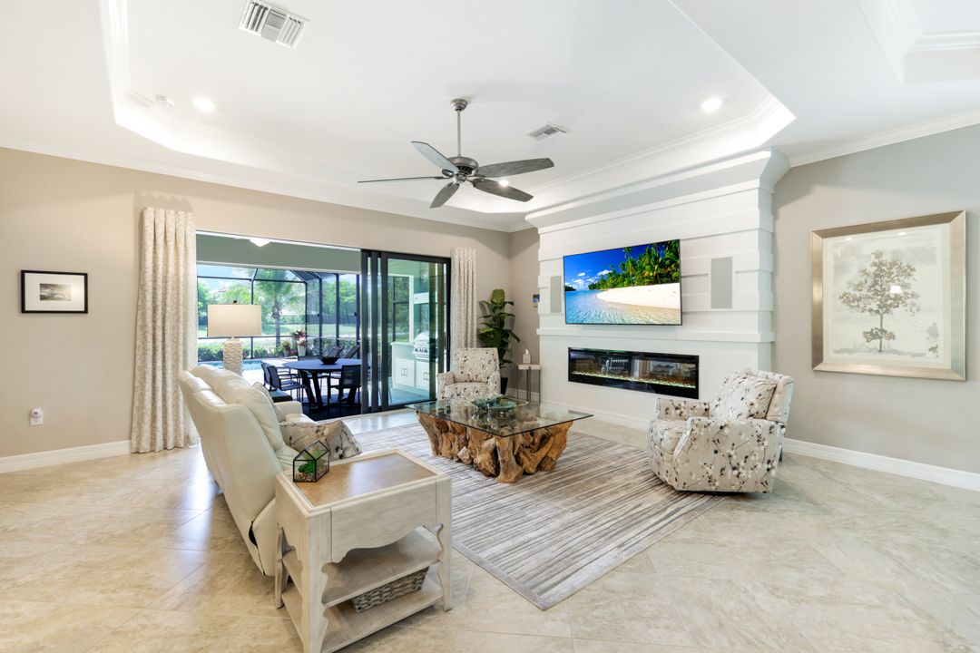 1839 Mustique St, Naples, FL 34120