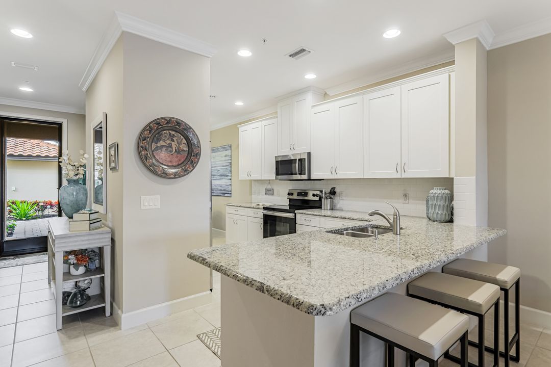 9420 Benvenuto Ct #102, Naples, FL 34119