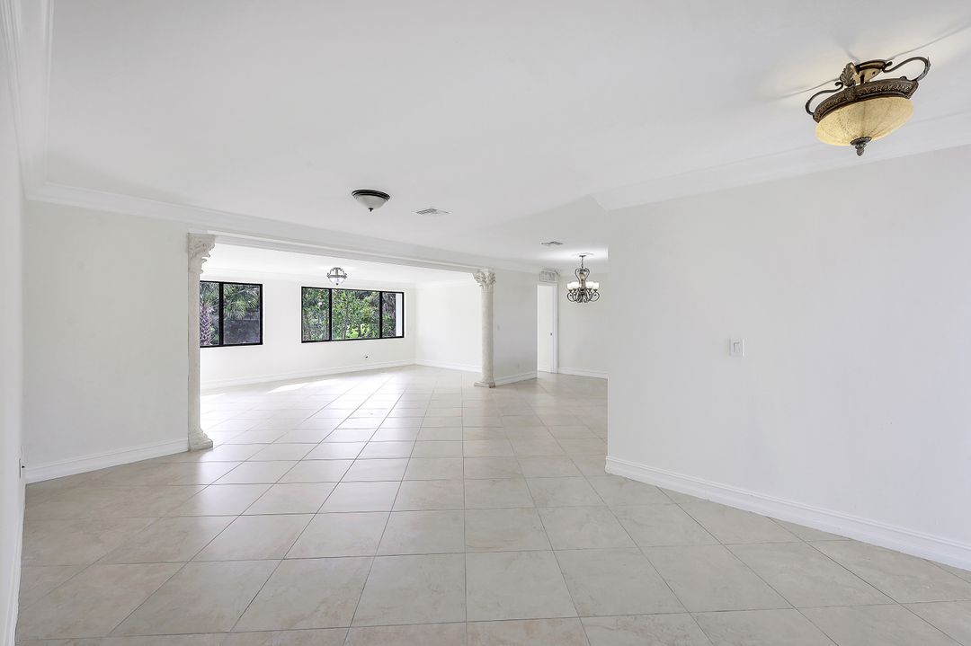 2270 42nd St SW, Naples, FL 34116