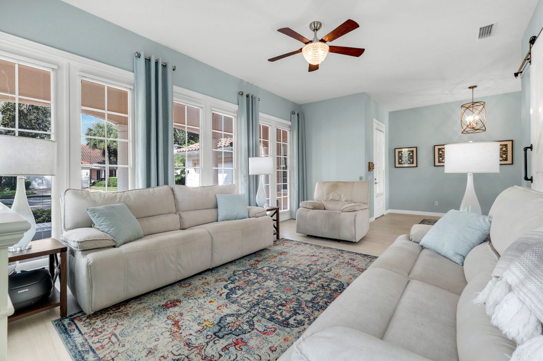 4338 Queen Elizabeth Way, Naples, FL 34119