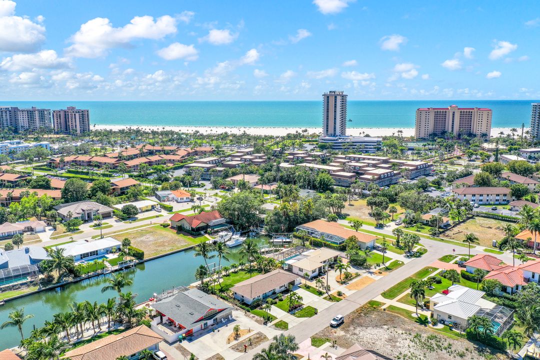 811 Wintergreen Ct, Marco Island, FL 34145