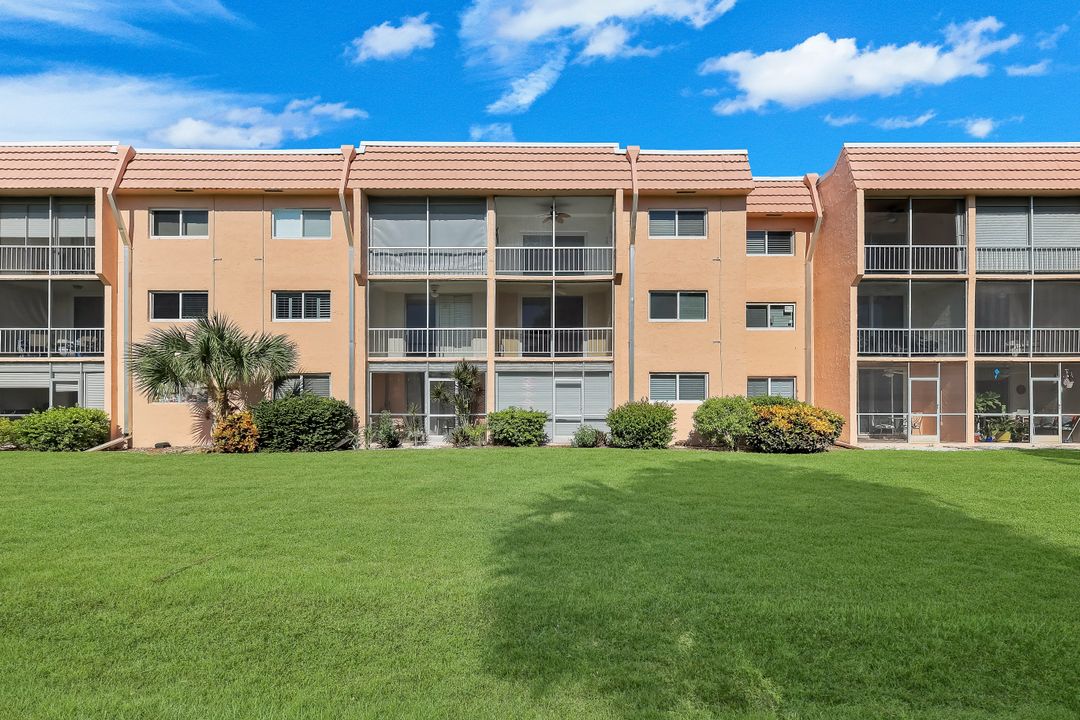 225 Turtle Lake Ct #209, Naples, FL 34105