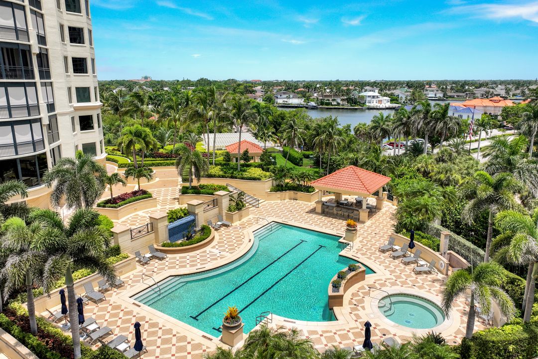 81 Seagate Dr, Naples, FL 34103