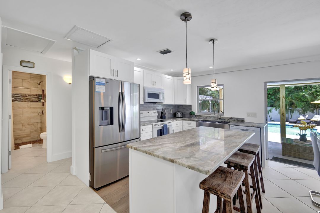 534 97th Ave N, Naples, FL 34108