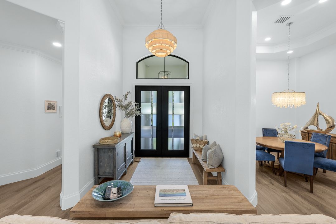 5092 Cerromar Dr, Naples, FL 34112