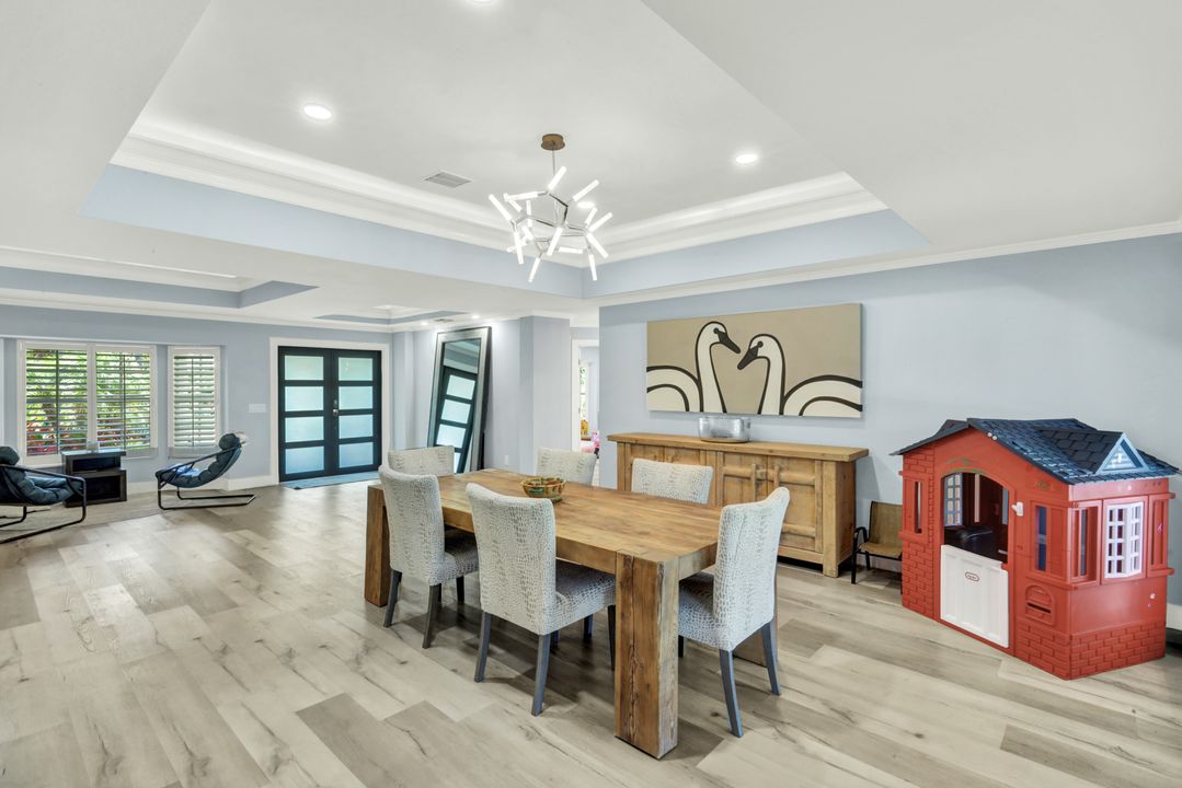 557 Parkwood Ln, Naples, FL 34103