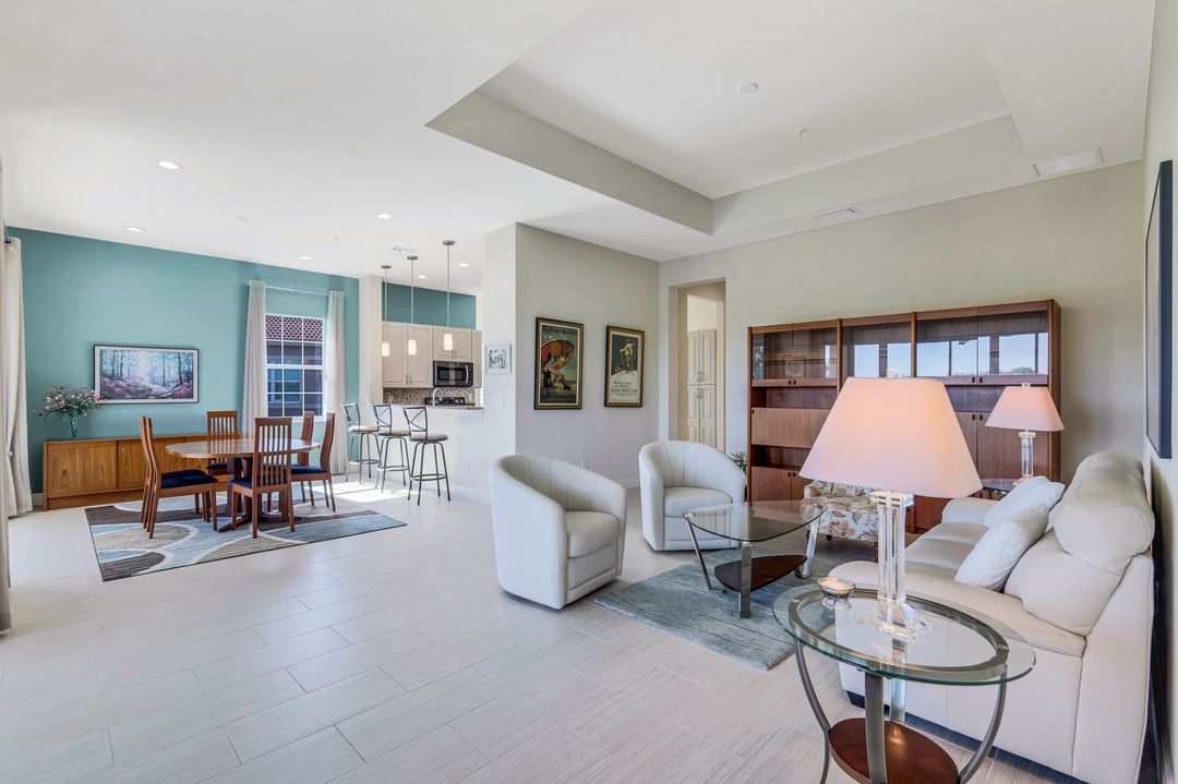 608 El Camino Real  #202, Naples, FL 34119