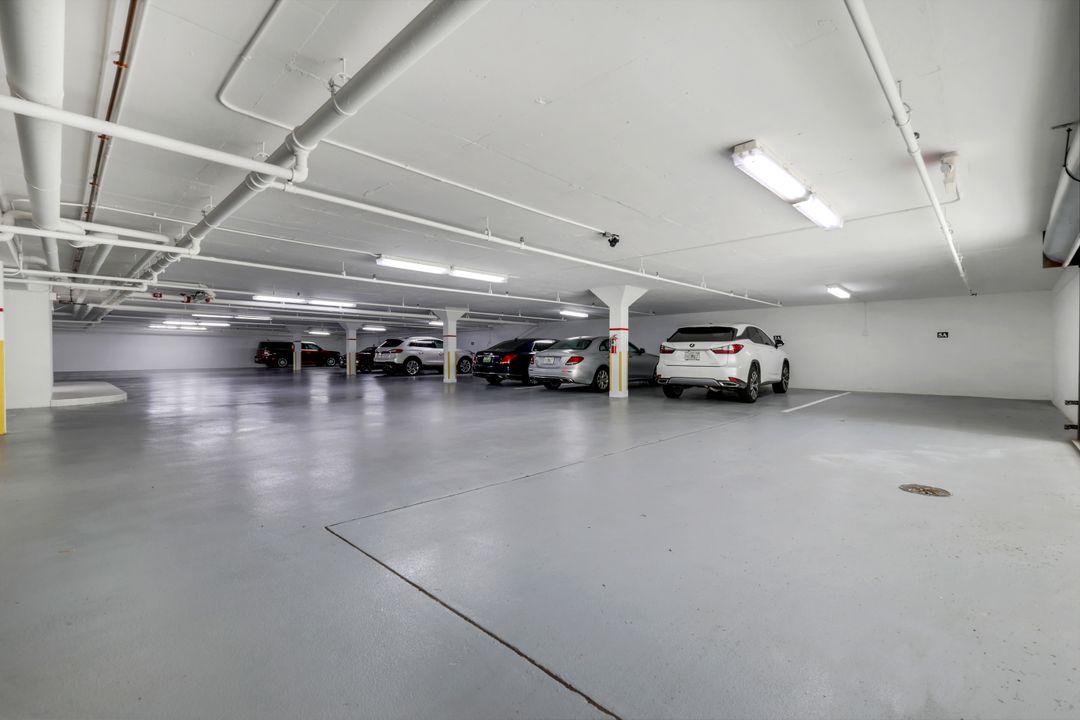 1285 Gulf Shore Blvd N #3B, Naples, FL 34102