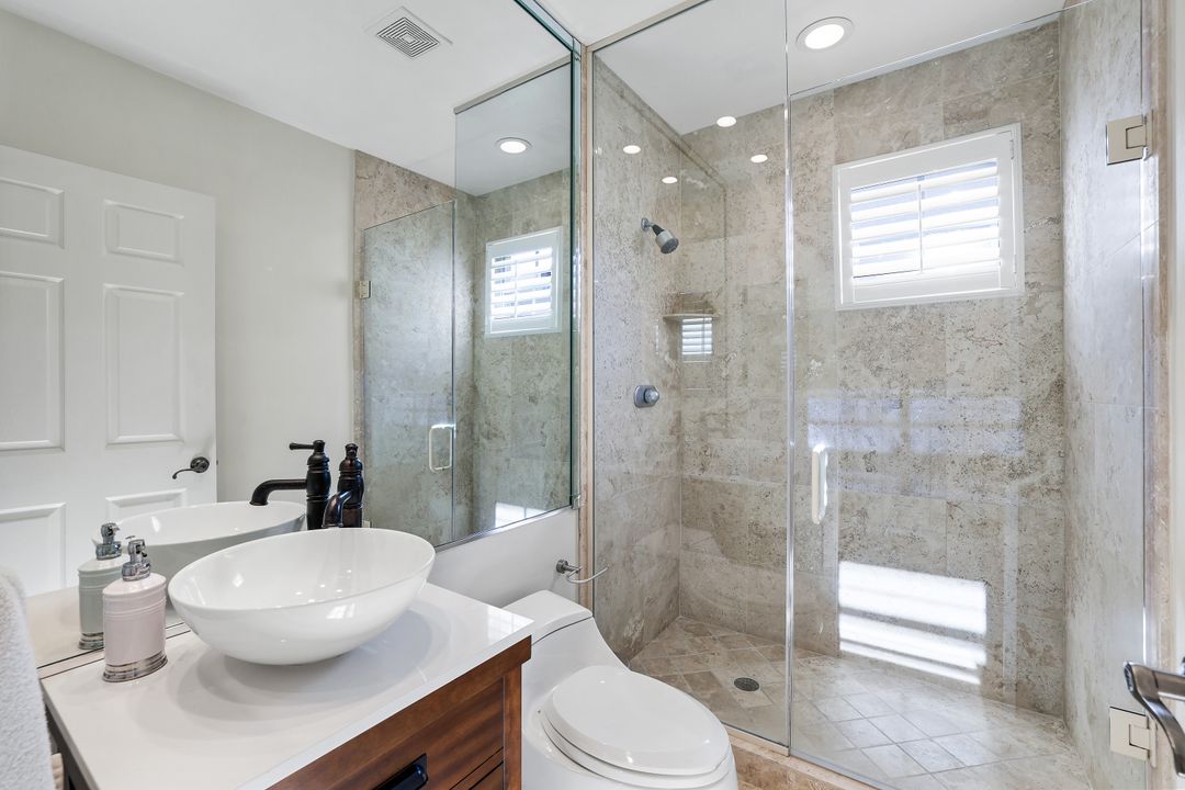 1560 Clermont Dr #201, Naples, FL 34109