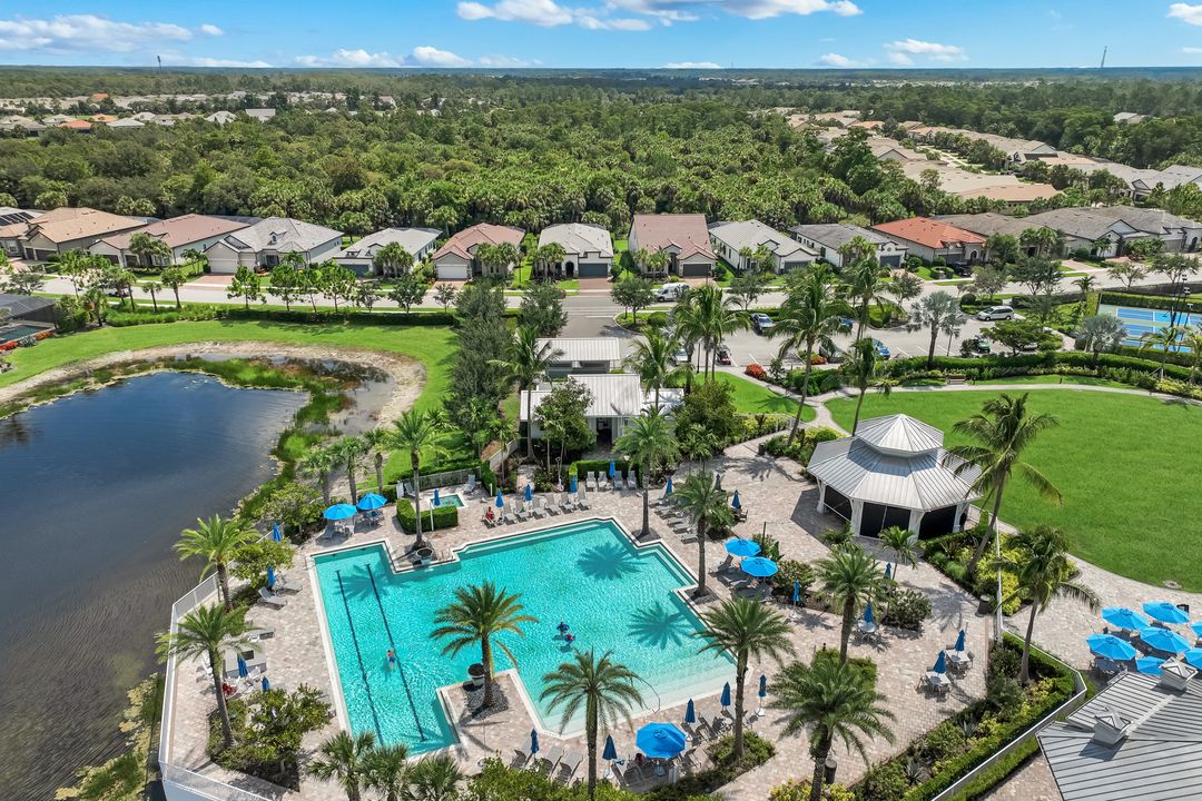 9577 Everglades Dr, Naples, FL 34120