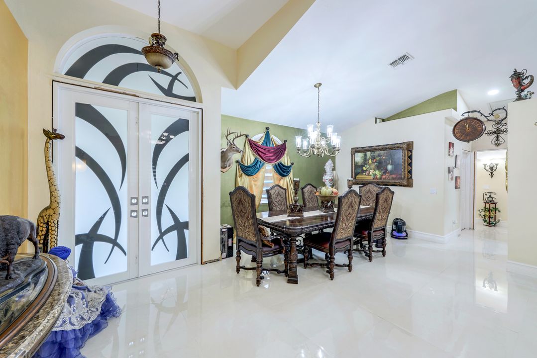 221 10th St SE, Naples, FL 34117