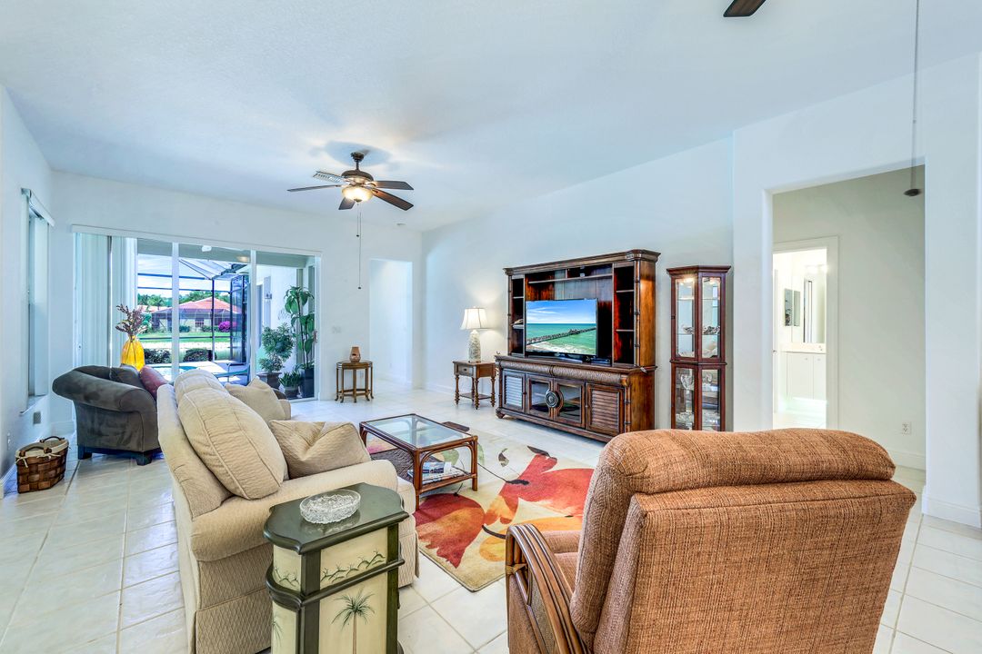 939 Fountain Run, Naples, FL 34119
