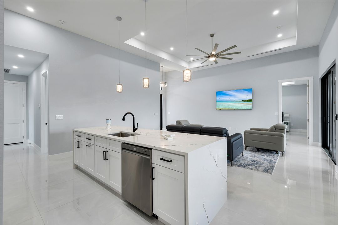 313 NE 5th St, Cape Coral, FL 33990