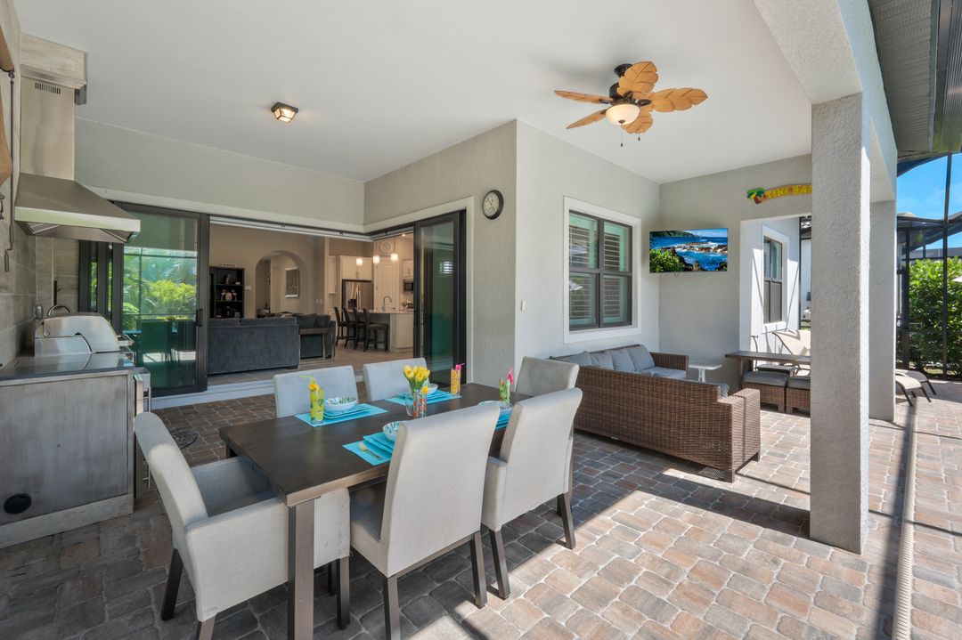 9640 Everglades Dr, Naples, FL 34120