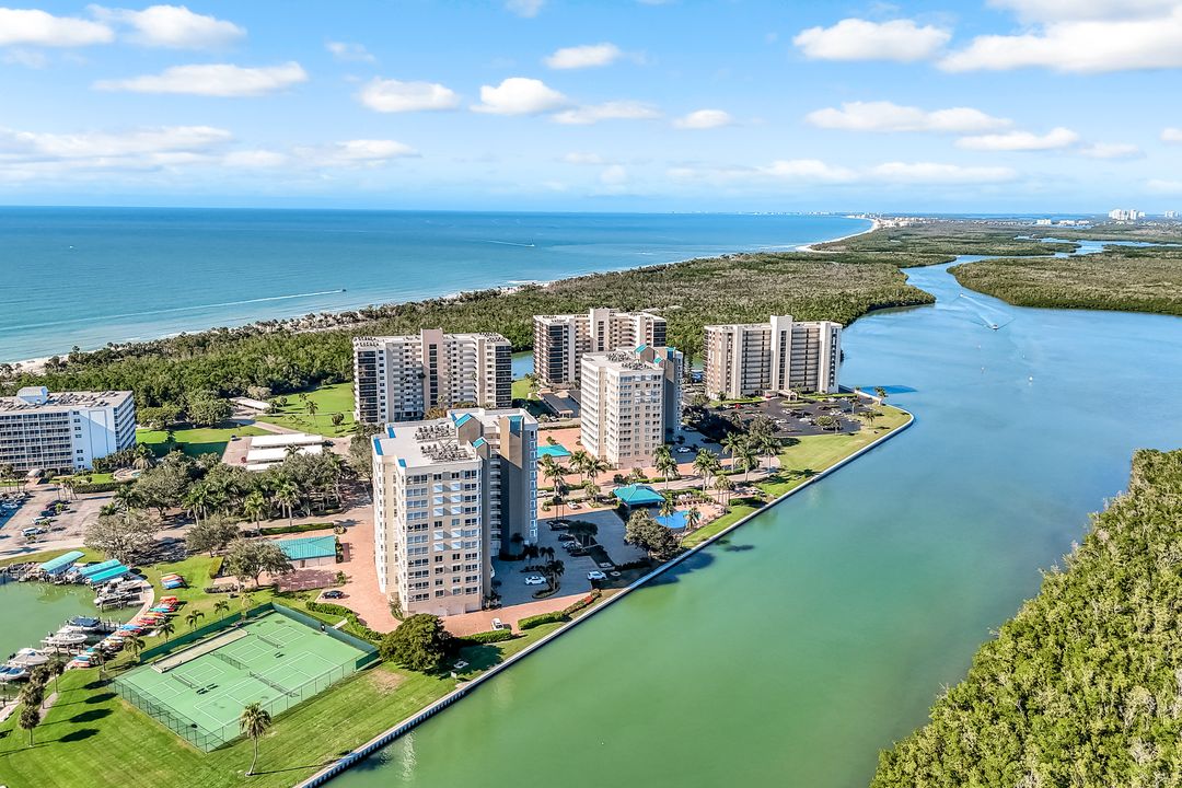 21 Bluebill Ave, Naples, FL 34108