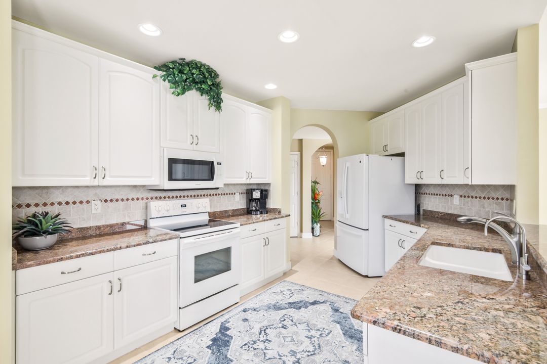 13860 Avon Park Cir #104, Fort Myers, FL 33912