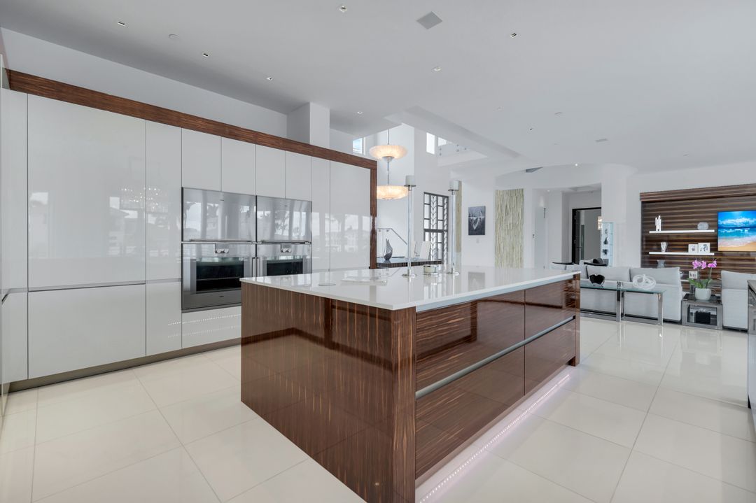 260 Channel Dr, Naples, FL 34108