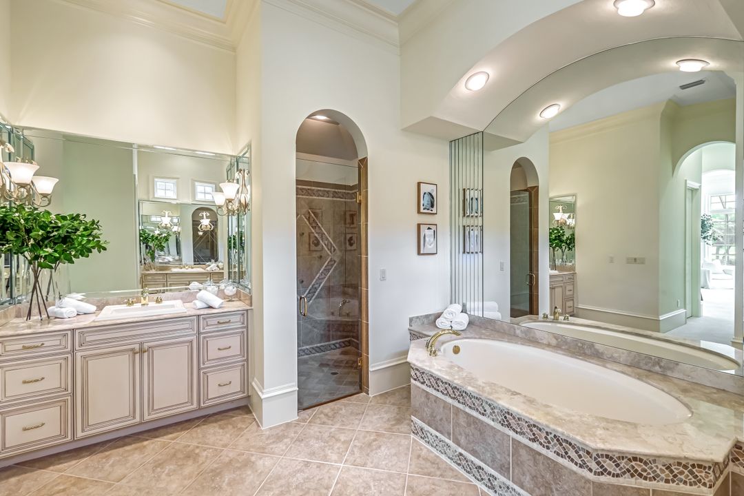 2861 Capistrano Way, Naples, FL 34105