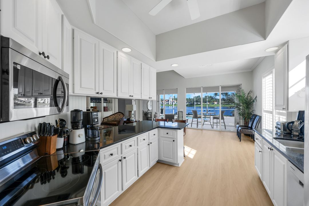 4364 Montalvo Ct, Naples, FL 34109