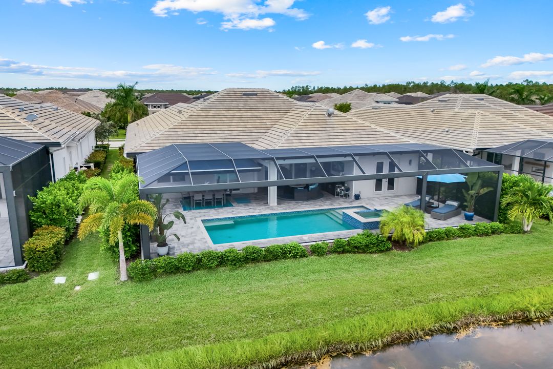 14386 Laguna Spgs Ln, Naples, FL 34114