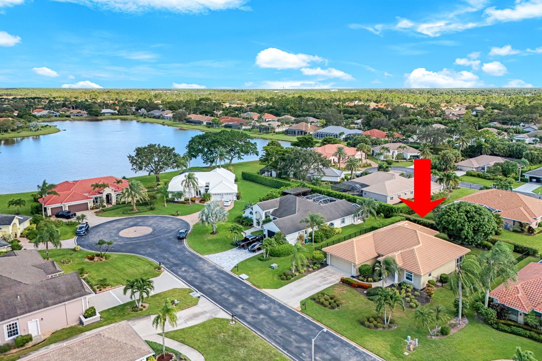 2032 Castle Garden Ln, Naples, FL 34110