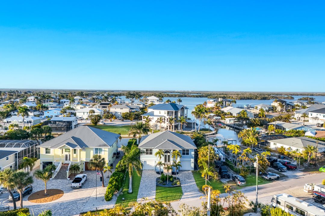 231 Sterling Ave, Fort Myers Beach, FL 33931