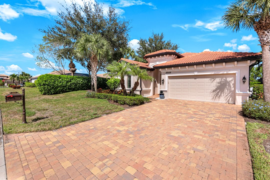 9909 Casabella Way, Bonita Springs, FL 34135