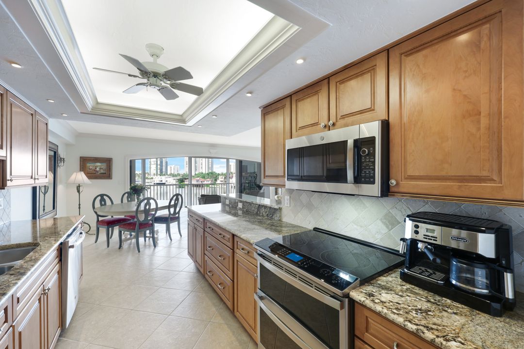 250 Park Shore Dr, Naples, FL 34103