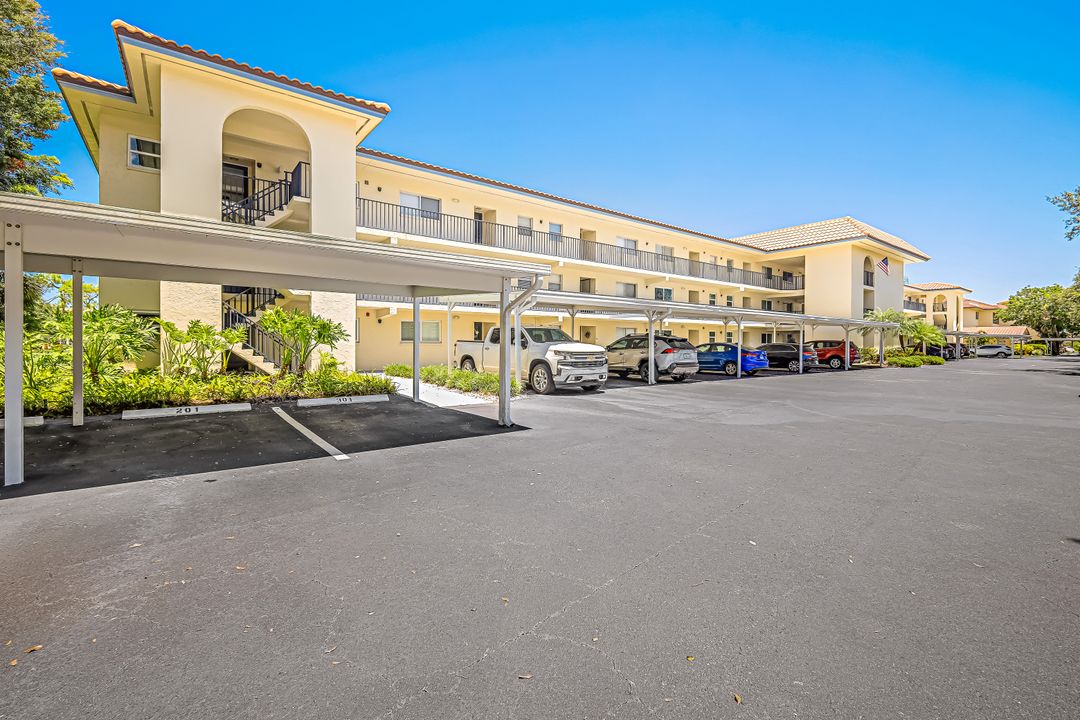 201 Quail Forest Blvd #202, Naples, FL 34105