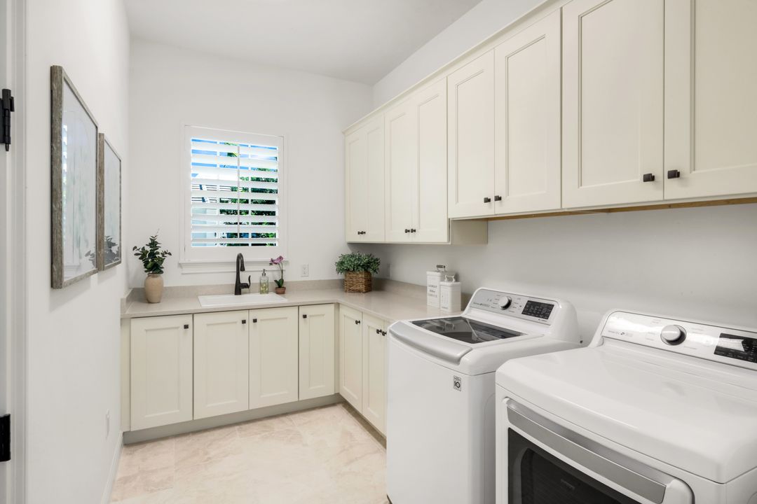 3233 Tavolara Ln, Naples, FL 34114