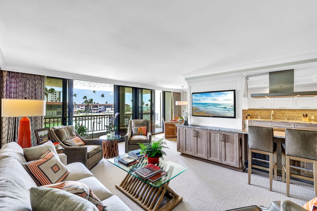 2302 Gulf Shore Blvd N, Naples, FL 34103