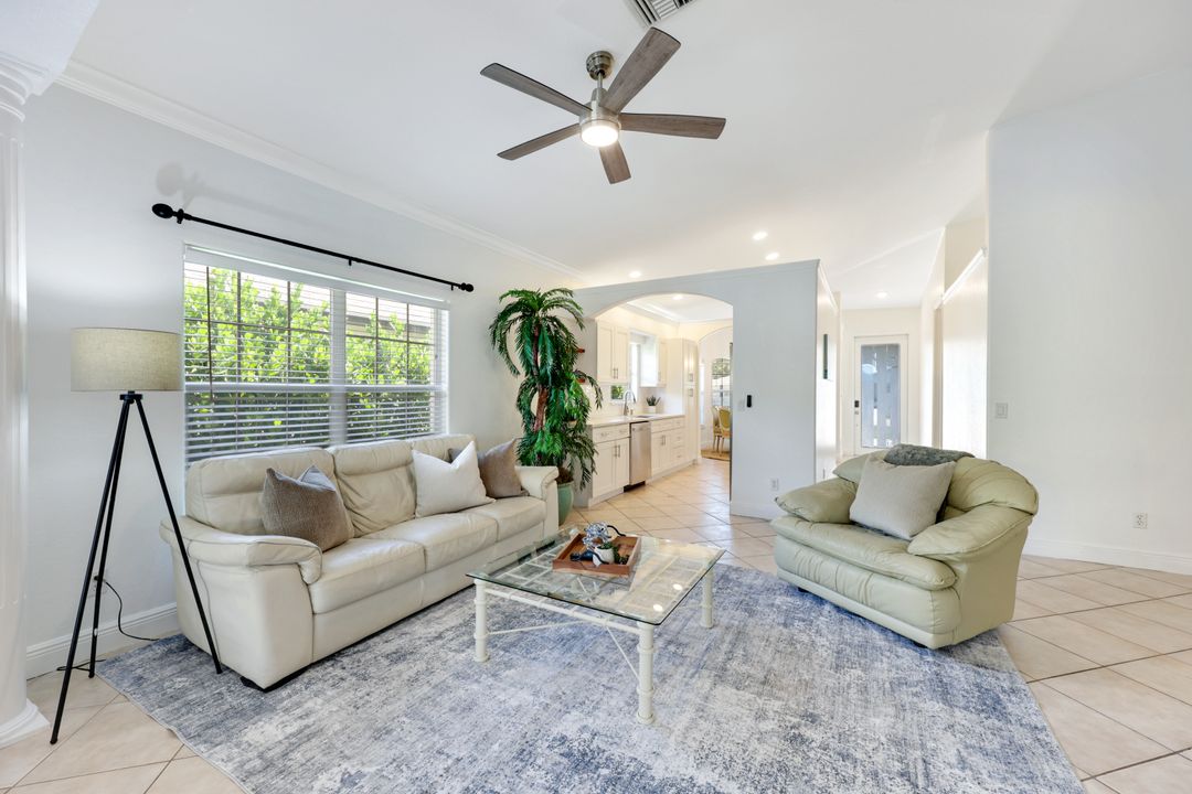 815 96th Ave N, Naples, FL 34108
