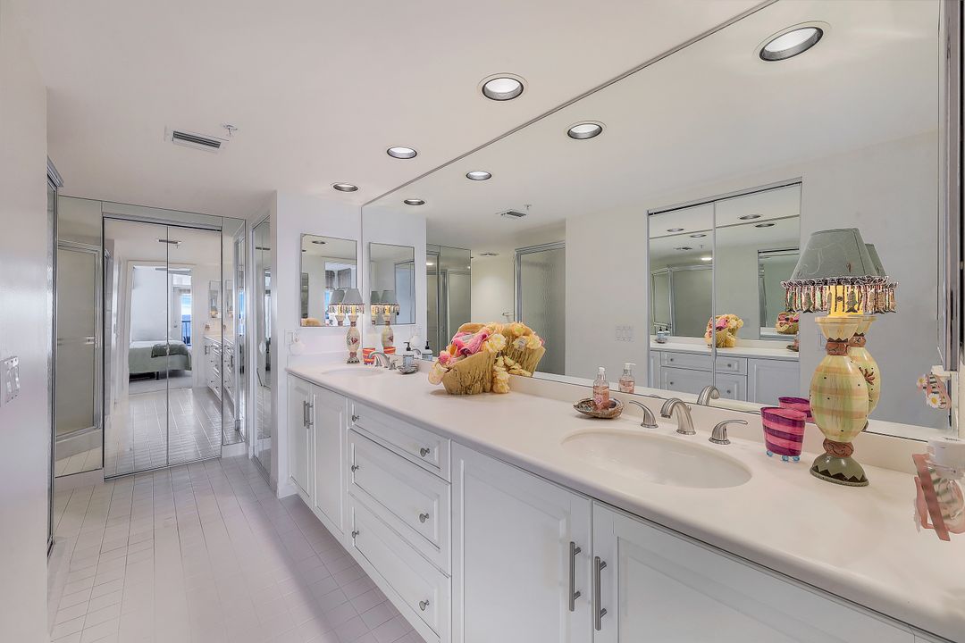 20 Seagate Dr #202, Naples, FL 34103