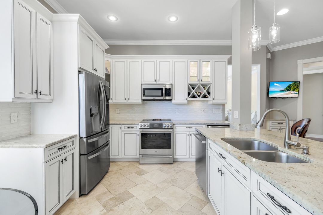 1840 Les Chateaux Blvd #4201, Naples, FL 34109