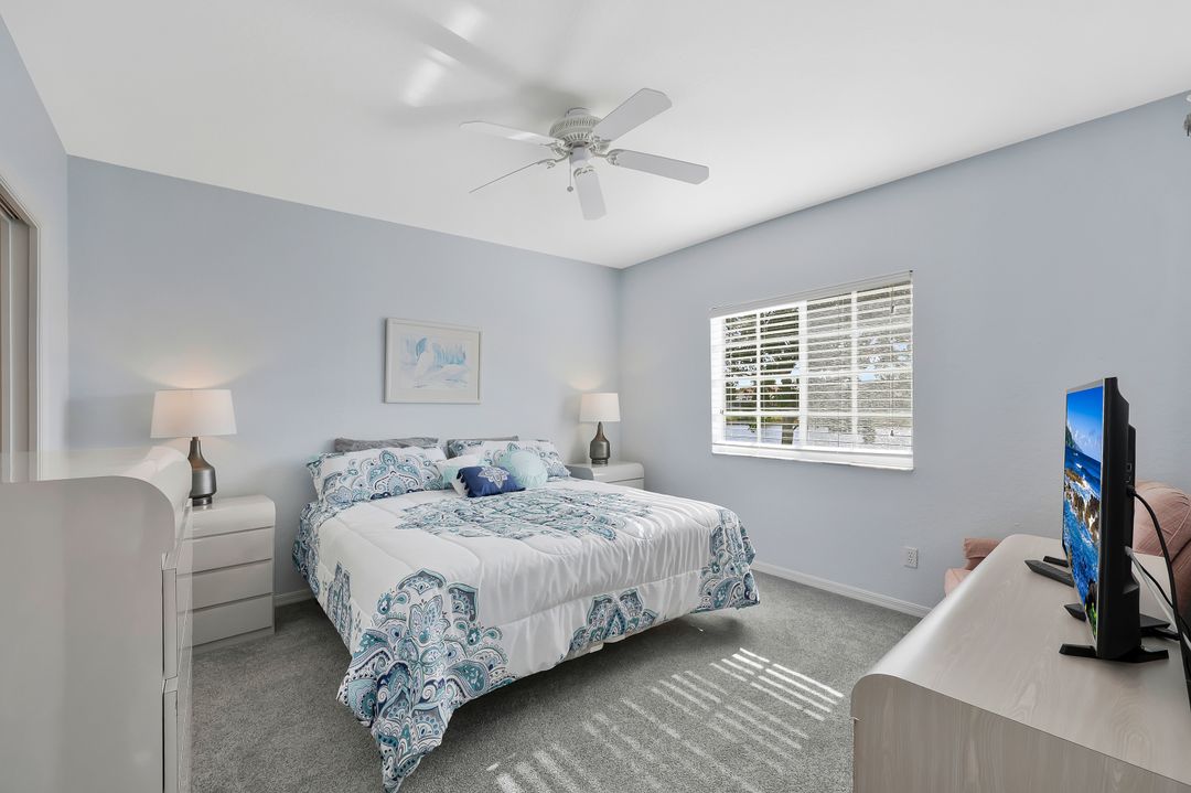 186 Gabriel Cir #9, Naples, FL 34104