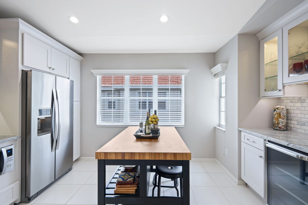 2486 Orchid Bay Dr #204, Naples, FL 34109