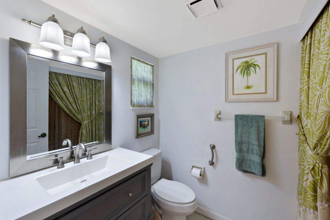 212 Kamal Pkwy, Cape Coral, FL 33904