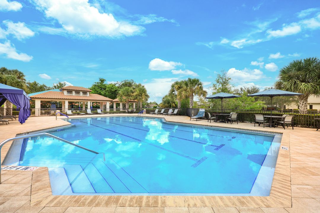 7998 Beaumont Ct, Naples, FL 34109