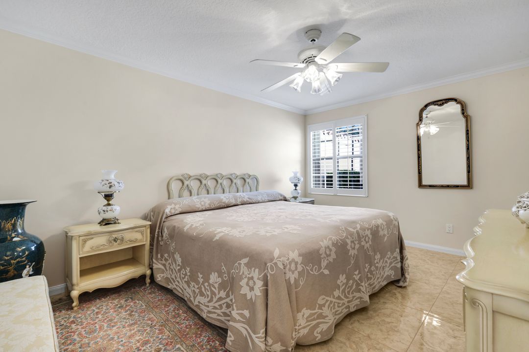 5808 Drummond Way, Naples, FL 34119