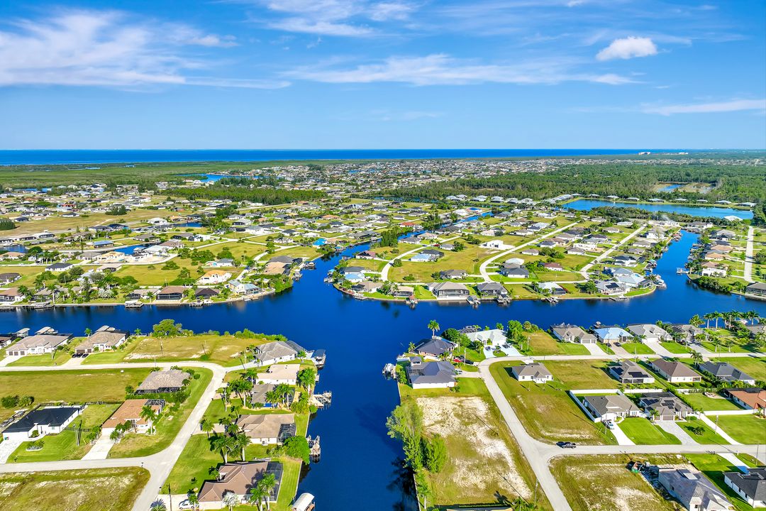 2002 NW 36th Ave, Cape Coral, FL 33993