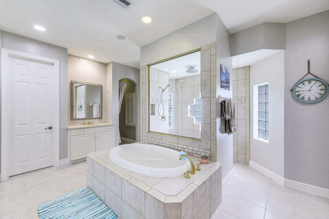 7092 Peach Blossom Ct, Naples, FL 34113