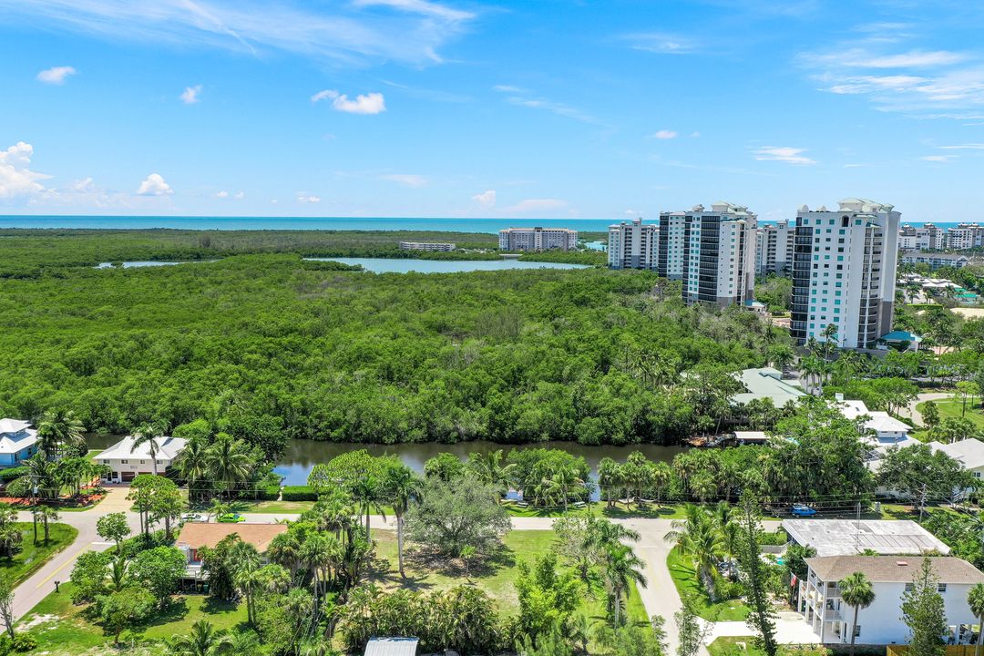 1300 Venetian Way, Naples, FL 34110