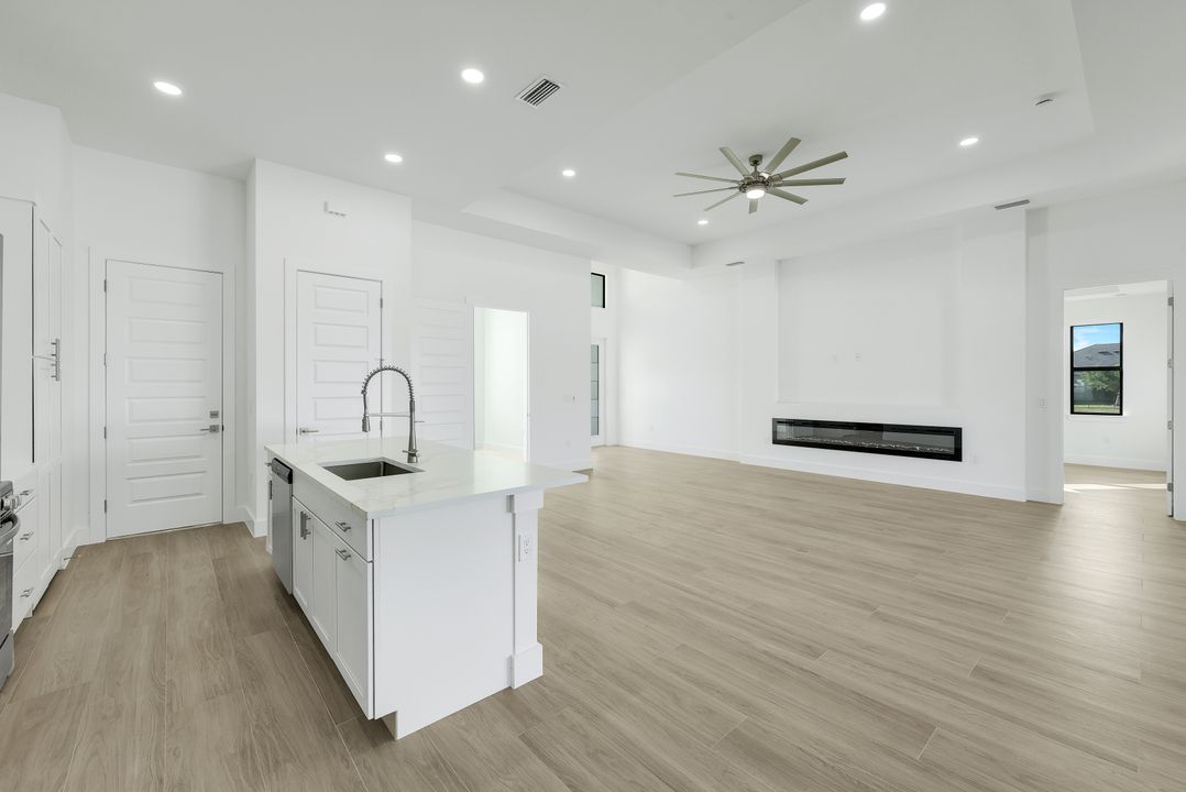 1600 NW 38th Ave, Cape Coral, FL 33993