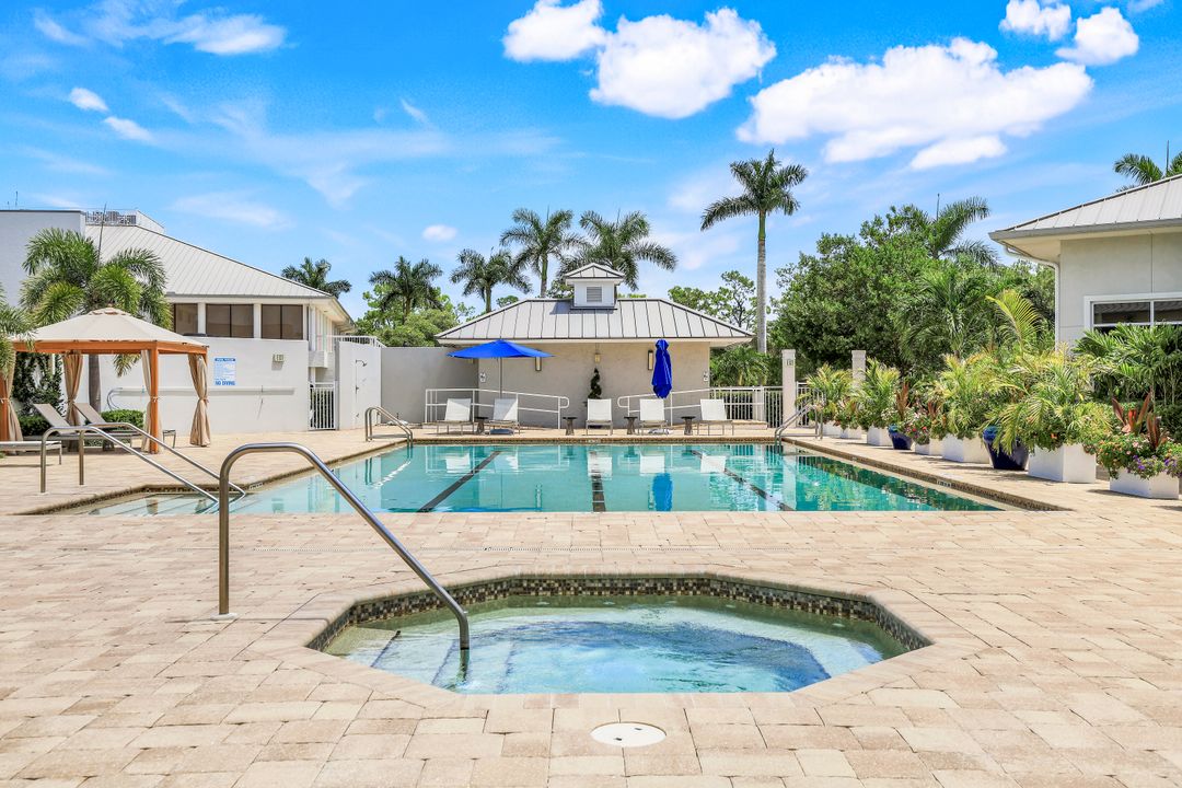 4502 Silver Fox Dr, Naples, FL 34119