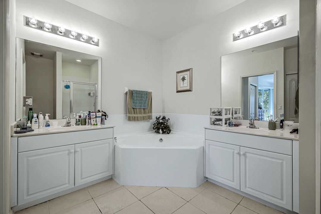 3425 Laurelgreens Ln S #203, Naples, FL 34119