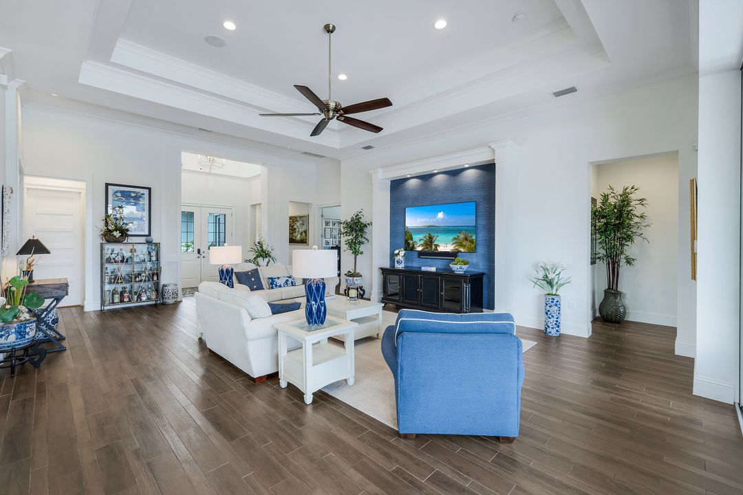 6460 Pembroke Wy, Naples, FL 34113