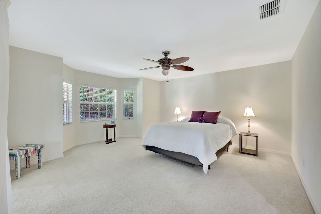 4910 Europa Dr, Naples, FL 34105