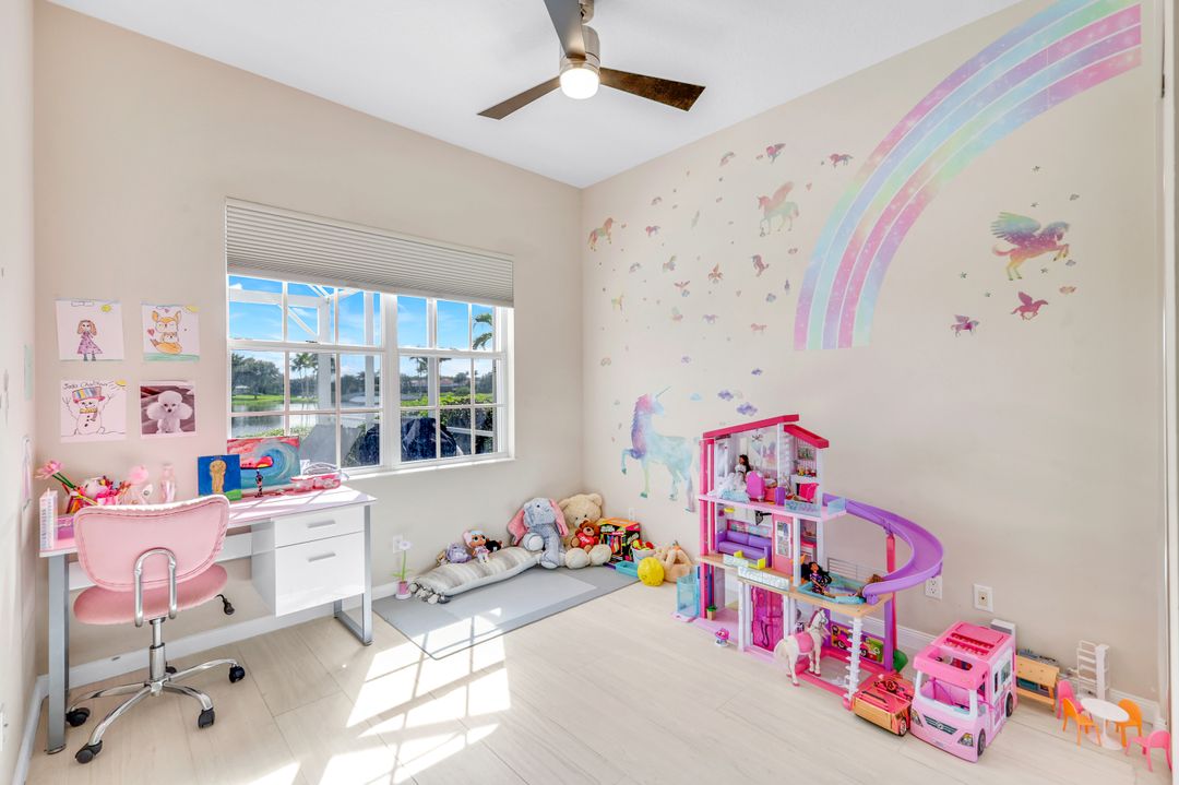 4338 Queen Elizabeth Way, Naples, FL 34119